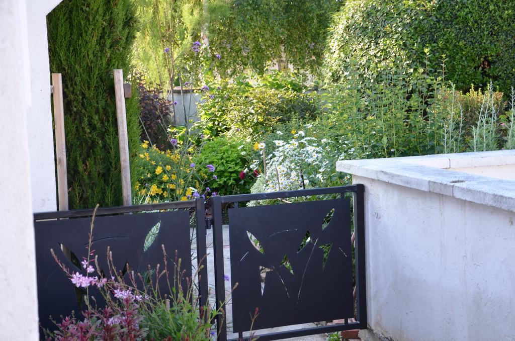 Bed and Breakfast Jardin De Marceau Blasimon Экстерьер фото