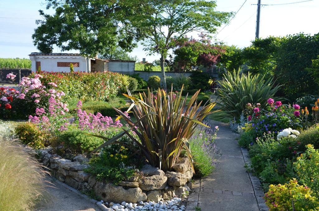 Bed and Breakfast Jardin De Marceau Blasimon Экстерьер фото