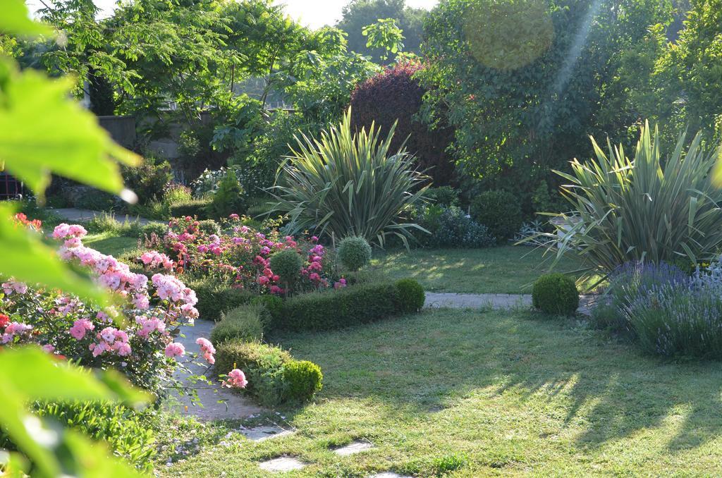 Bed and Breakfast Jardin De Marceau Blasimon Экстерьер фото